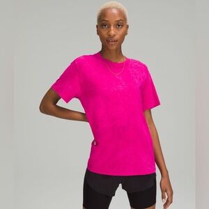 lululemon t-shirt